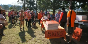 Selling merchandise for experts